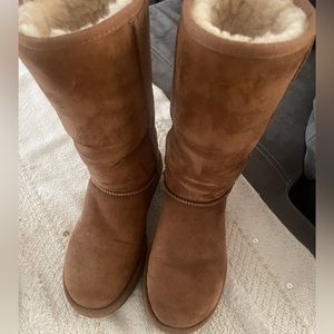 Women’s Uggs Classic Tall in Chestnut